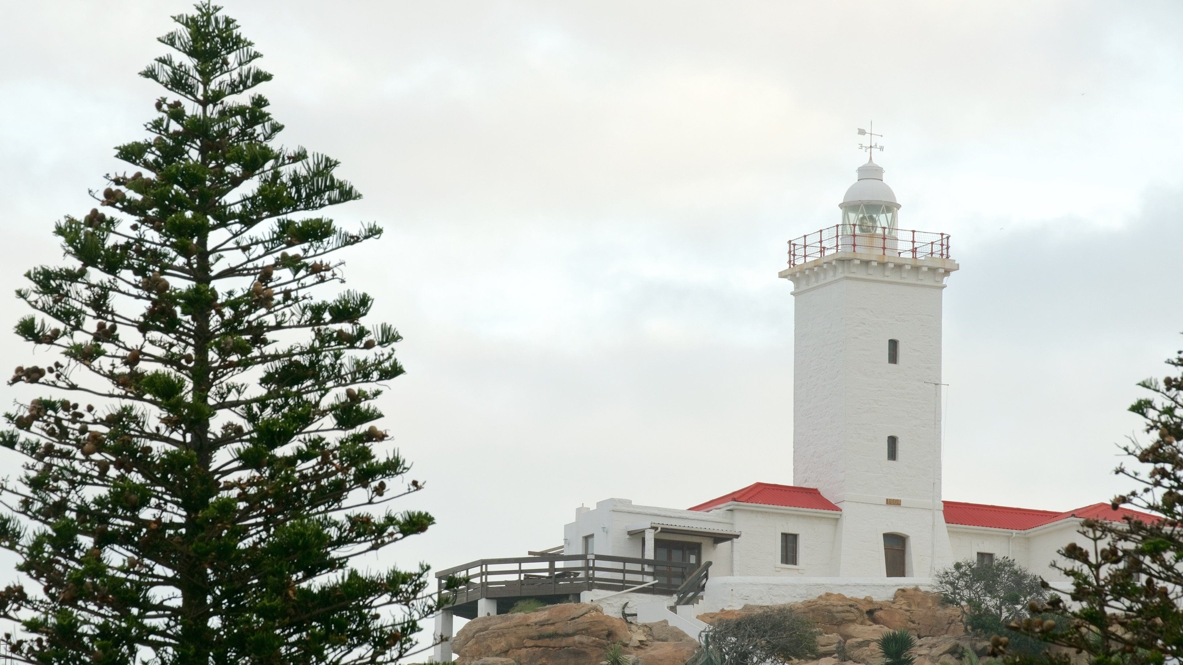 St. Blaize Lighthouse que incluye un faro y patrimonio de arquitectura