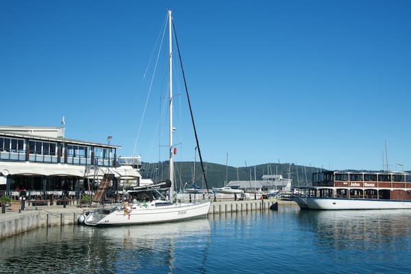 Knysna Quays mit einem Bucht oder Hafen