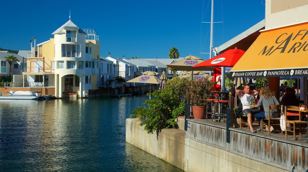 Knysna Quays mostrando um rio ou córrego