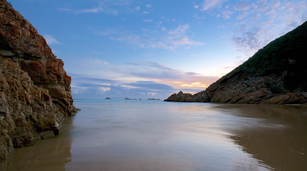 Arch Rock som omfatter en sø eller et vandhul