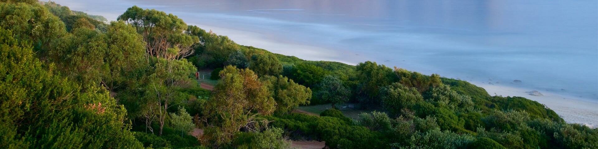 コーゲル ベイ ビーチ フィーチャー 荒々しい海岸線