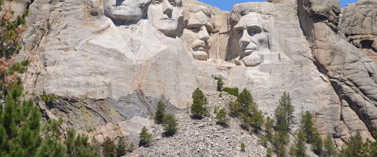 Mount Rushmore with four large granite faces of U.S. presidents.