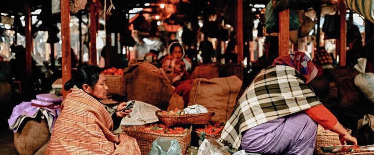 That women sat
Sat with her Chinese Mobile phone in one hand and an American Bible in another
Sat there juggling her fruits, vegetables and spices
Sat because just like the Chilli she was selling she called her little boy Raja too
And she would do anything to make him feel like one
And she sat there adjacent to the dark alleyways of the Dimly lit market
Because this is what would make living worthwile for everyone she loved.
.
This region is known for its Raja Mirchi (King Chilli). So, don't go on its stunted apprearance since it is one of the hottest chillies out there & it's perfect for making Pickles.
I also might have gone for the overkill with the oranges since the ones here are extremely sweet.
.
.
.
#InMyTravelShoes #Aizawl #Mizoram #India #IncredibleIndia #NorthEastIndia