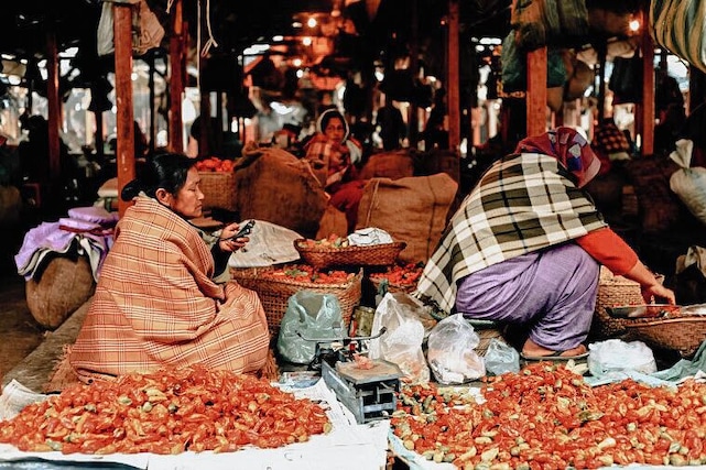 That women sat
Sat with her Chinese Mobile phone in one hand and an American Bible in another
Sat there juggling her fruits, vegetables and spices
Sat because just like the Chilli she was selling she called her little boy Raja too
And she would do anything to make him feel like one
And she sat there adjacent to the dark alleyways of the Dimly lit market
Because this is what would make living worthwile for everyone she loved.
.
This region is known for its Raja Mirchi (King Chilli). So, don't go on its stunted apprearance since it is one of the hottest chillies out there & it's perfect for making Pickles.
I also might have gone for the overkill with the oranges since the ones here are extremely sweet.
.
.
.
#InMyTravelShoes #Aizawl #Mizoram #India #IncredibleIndia #NorthEastIndia