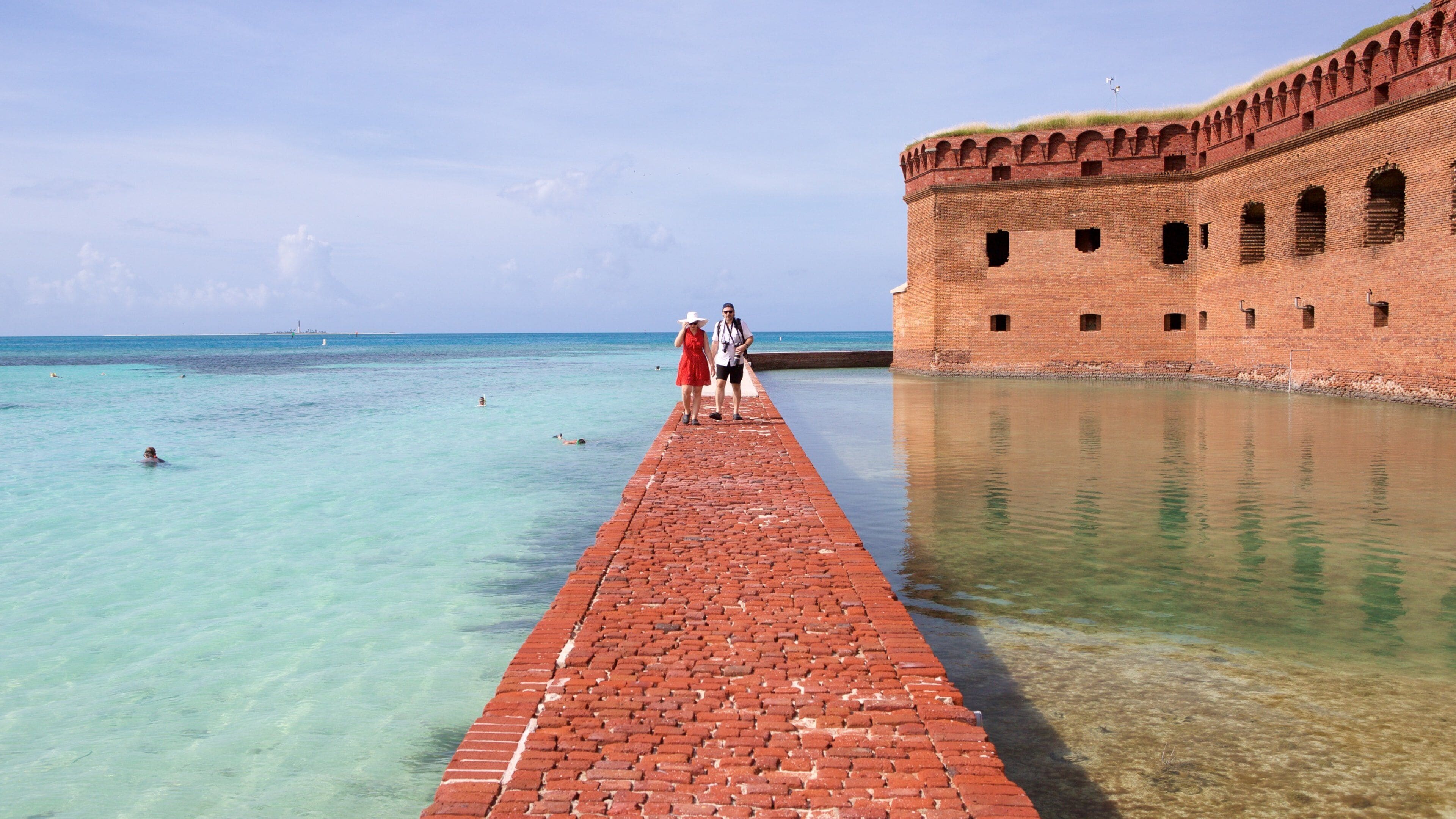 Dry Tortugas National Park showing heritage architecture and general coastal views as well as a couple