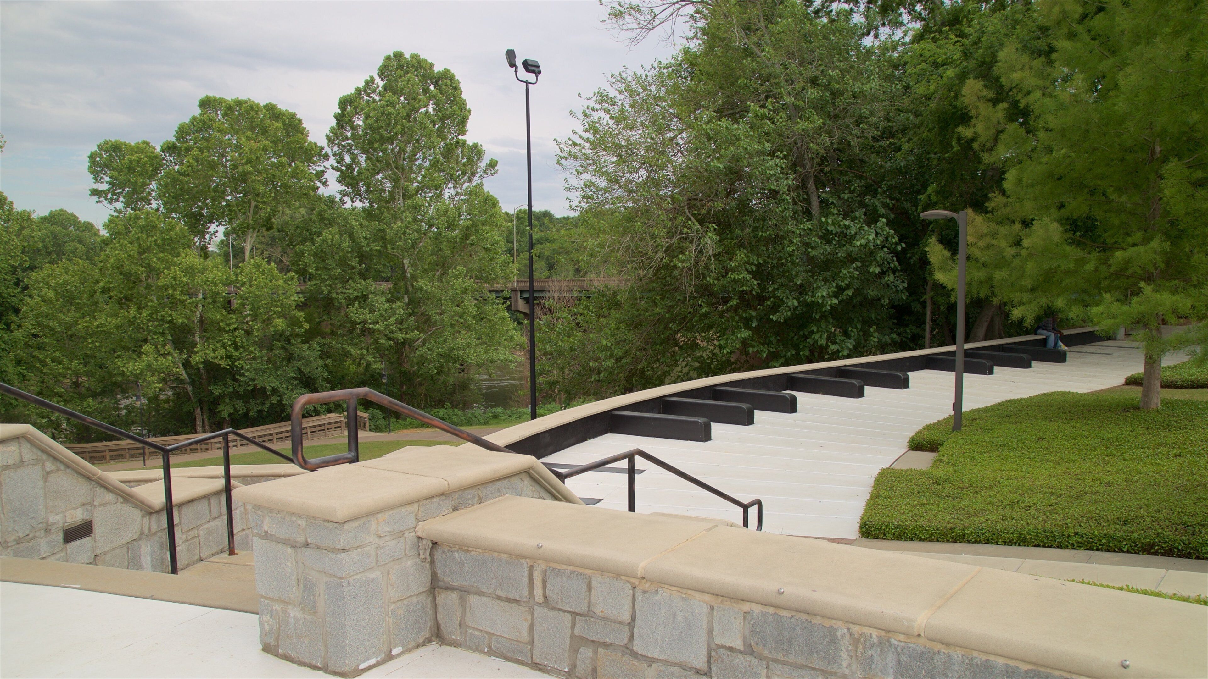 Ray Charles Plaza showing a park