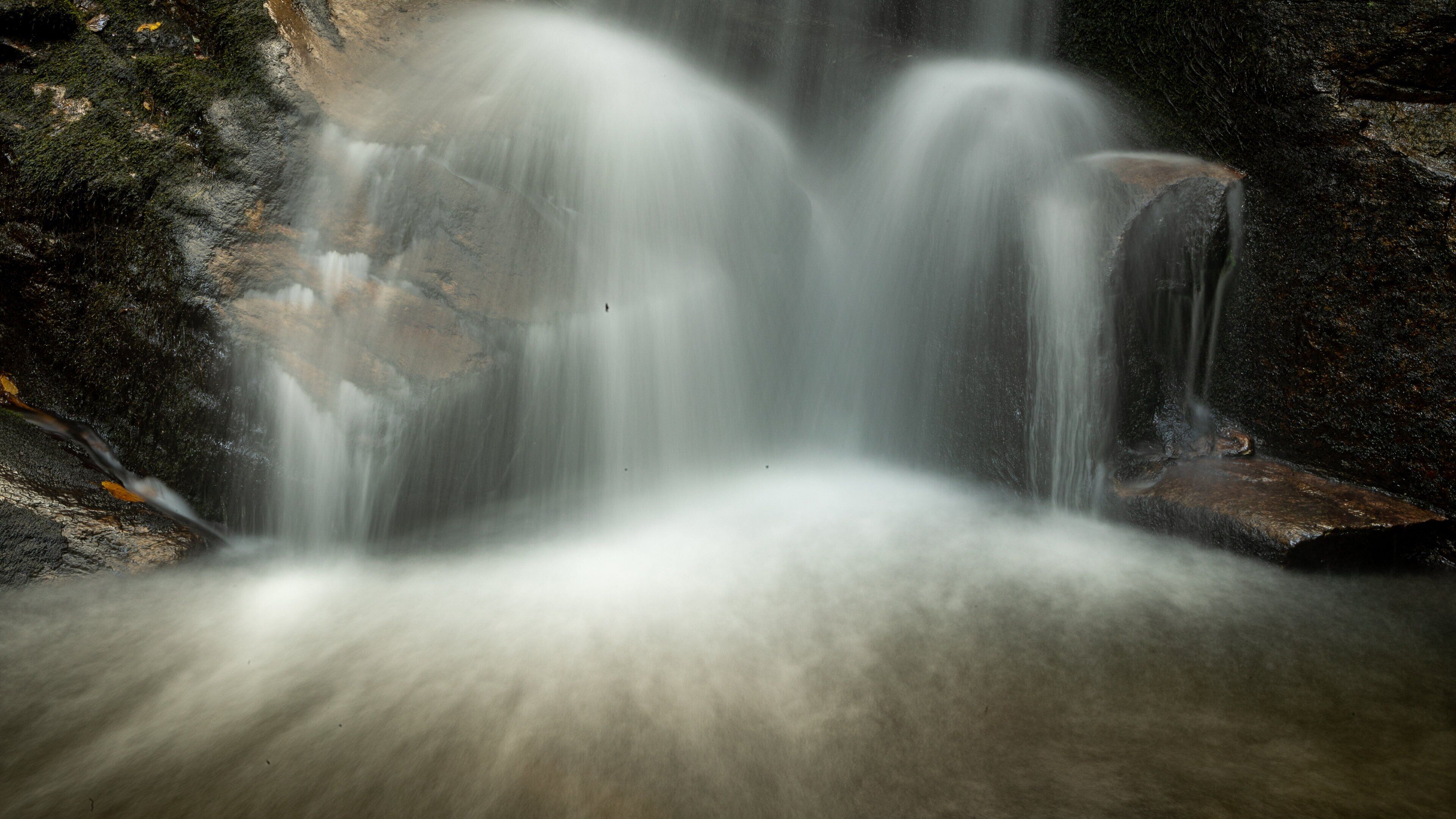 Raven Cliffs Falls featuring a waterfall