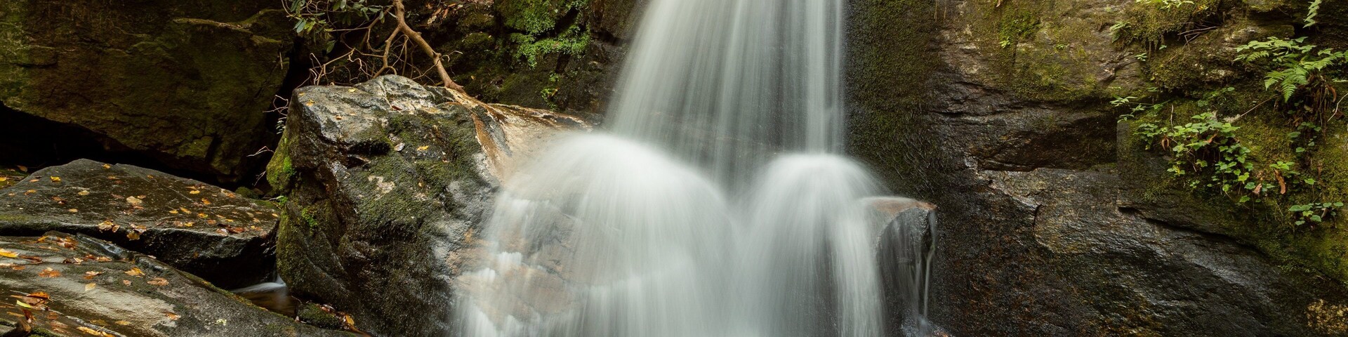 Raven Cliffs Falls