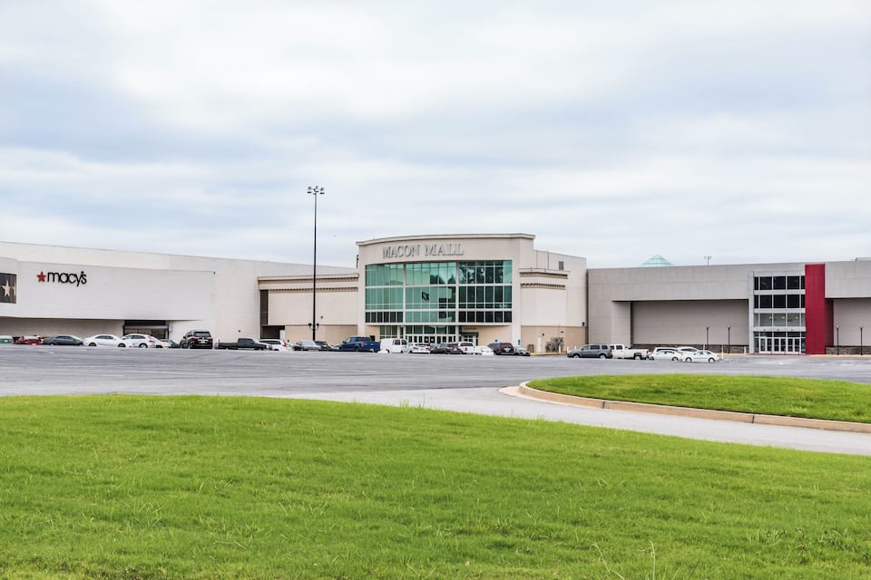 A shopping mall with Macy's and Waco Mall signage.