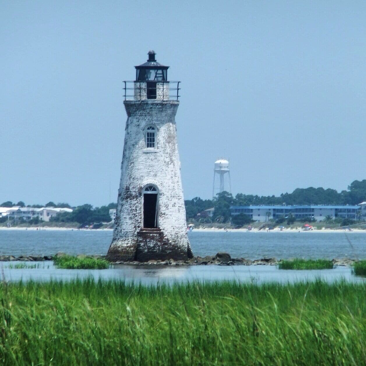 Beautiful lighthouse located near Tybee Island in Georgia. The smallest lighthouse in the state, it is accessible either by kayak or by a trail at the nearby Fort Pulaski