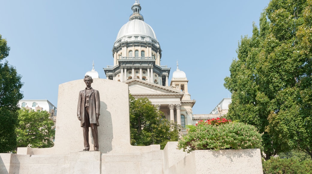 Springfield Illinois USA statue of Abraham Lincoln in front of State Capitol Building.
