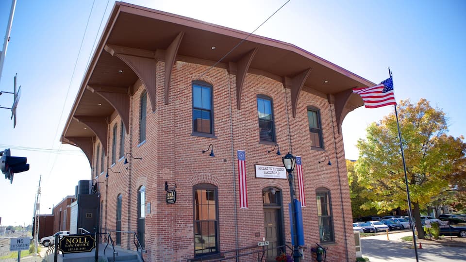 A brick building with a sign reading "Great Western Railroad Springfield, Illinois" and an American flag.