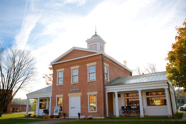 Old Market House mostrando oggetti d\'epoca e casa