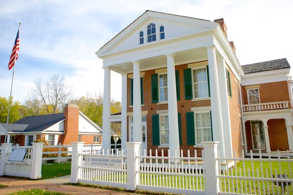 Washburne House Historic Site som visar ett hus och historiska element