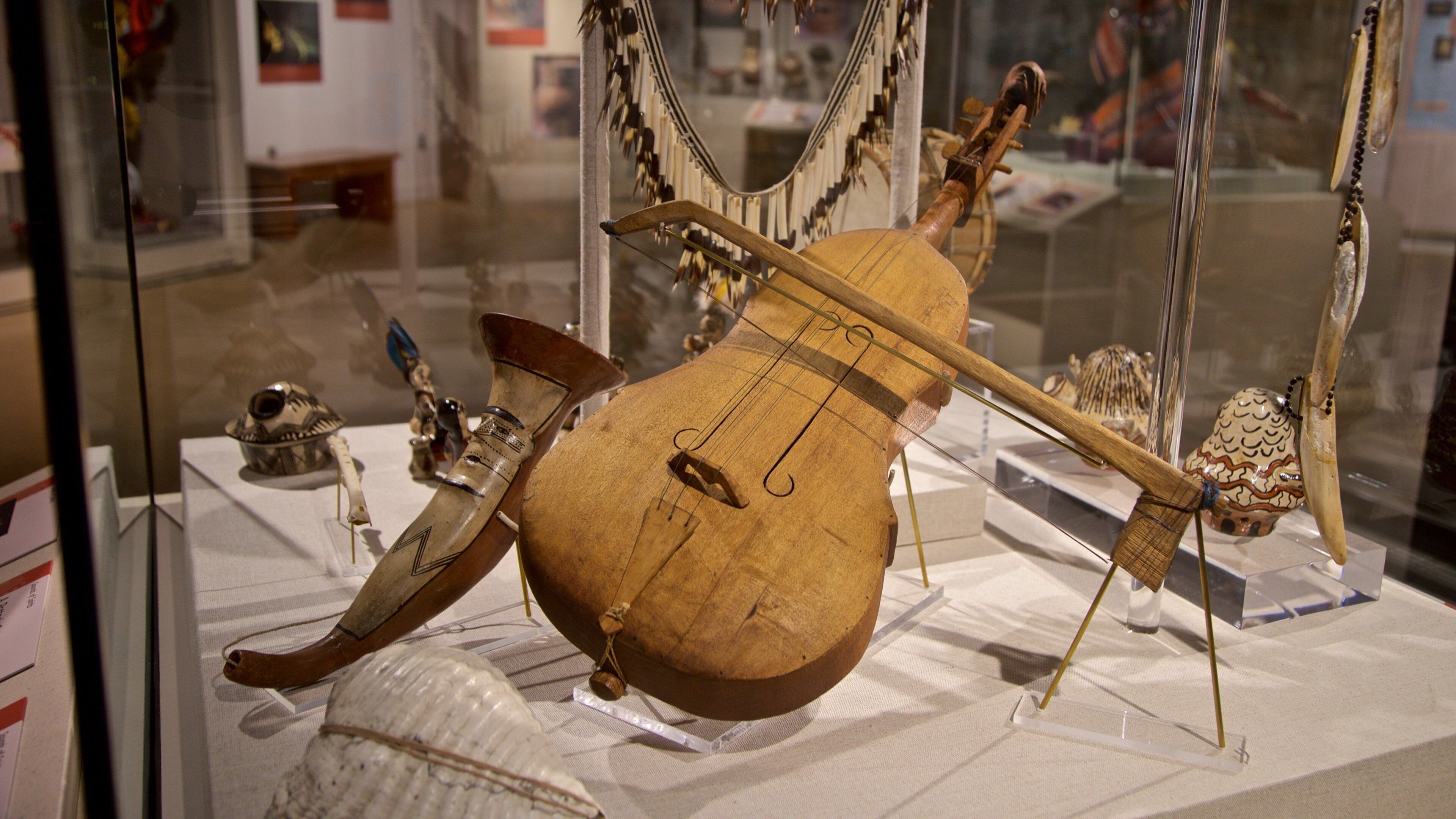 Spurlock Museum som viser innendørs og kulturarv