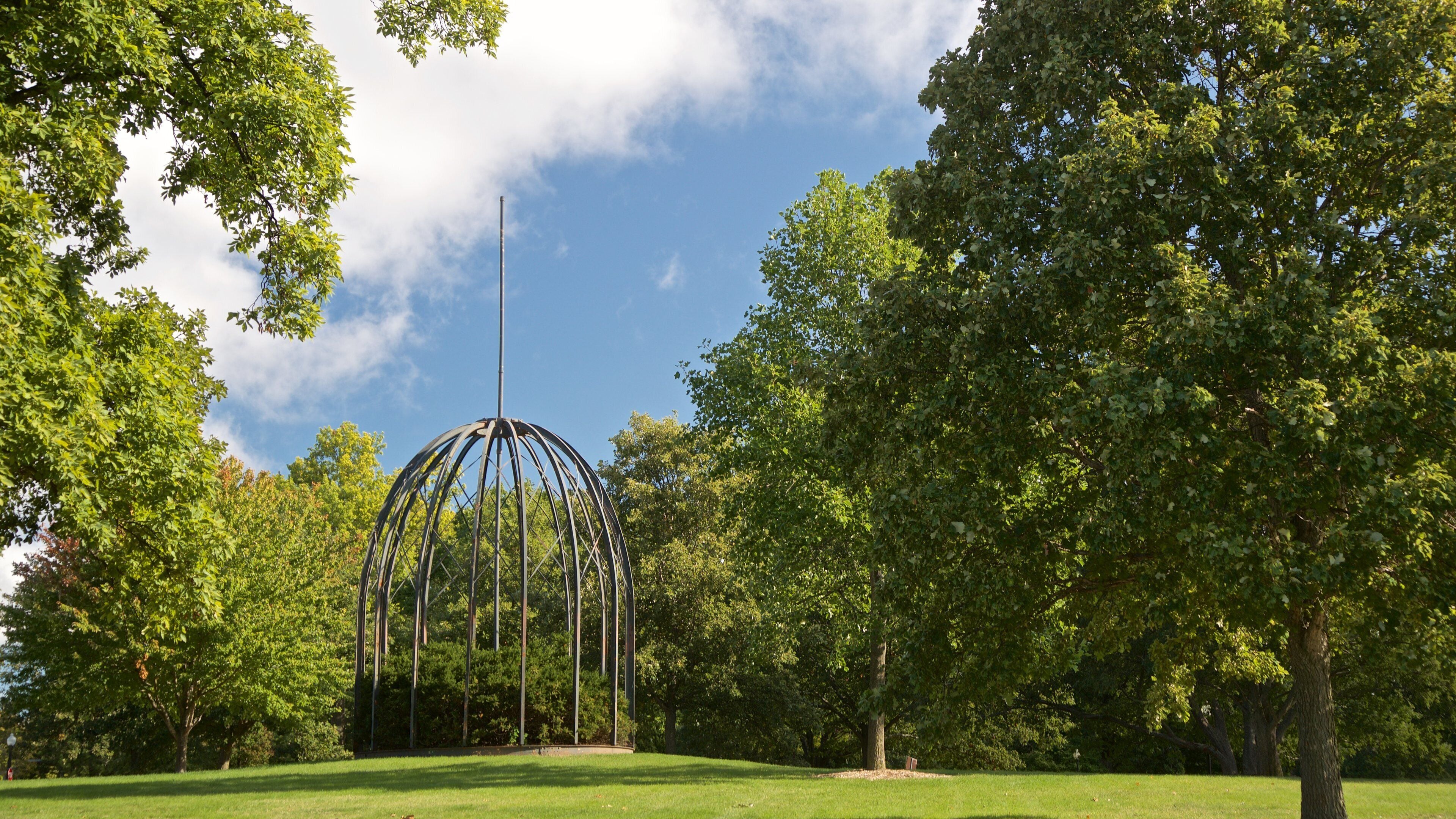 Miller Park Zoo which includes a park