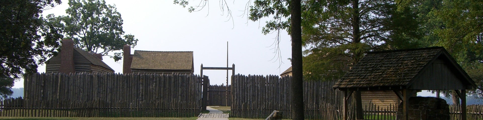 Parc d\'état de Fort Massac montrant patrimoine historique