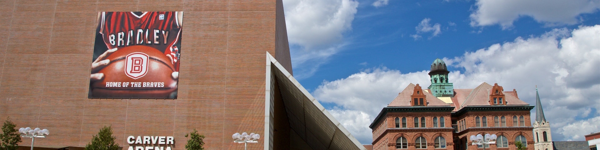 Peoria Civic Center mostrando sinalização e arquitetura de patrimônio