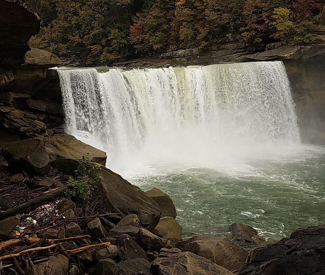 Short walks to lookouts. Very relaxing to hear the water. Even grabbed something to eat, and did a little shopping.