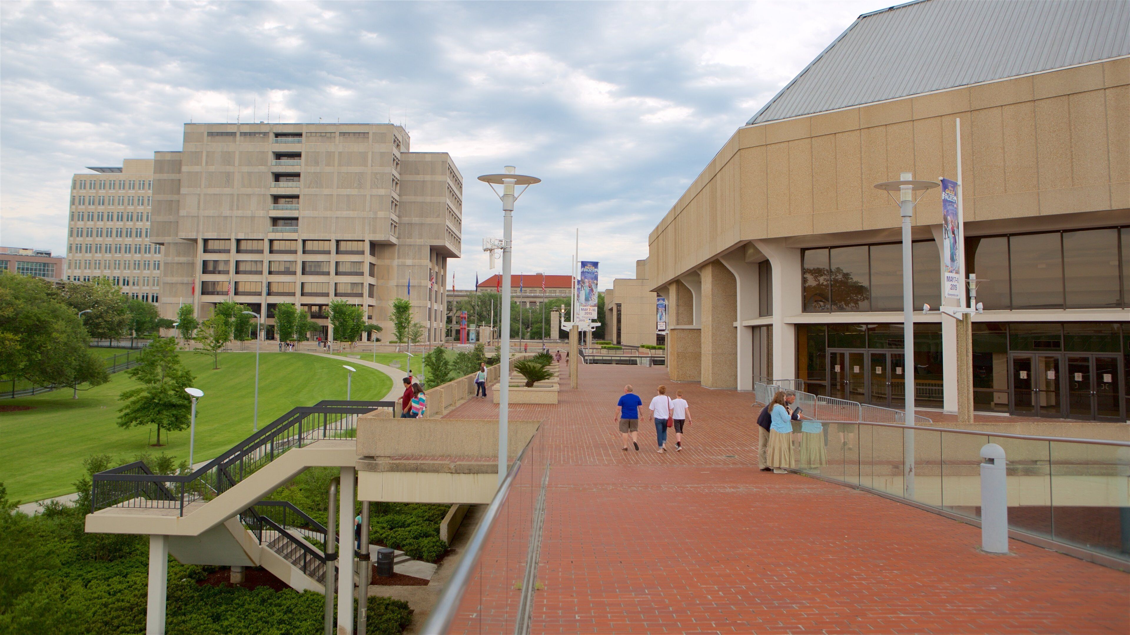 巴吞魯日河中心 其中包括 公園