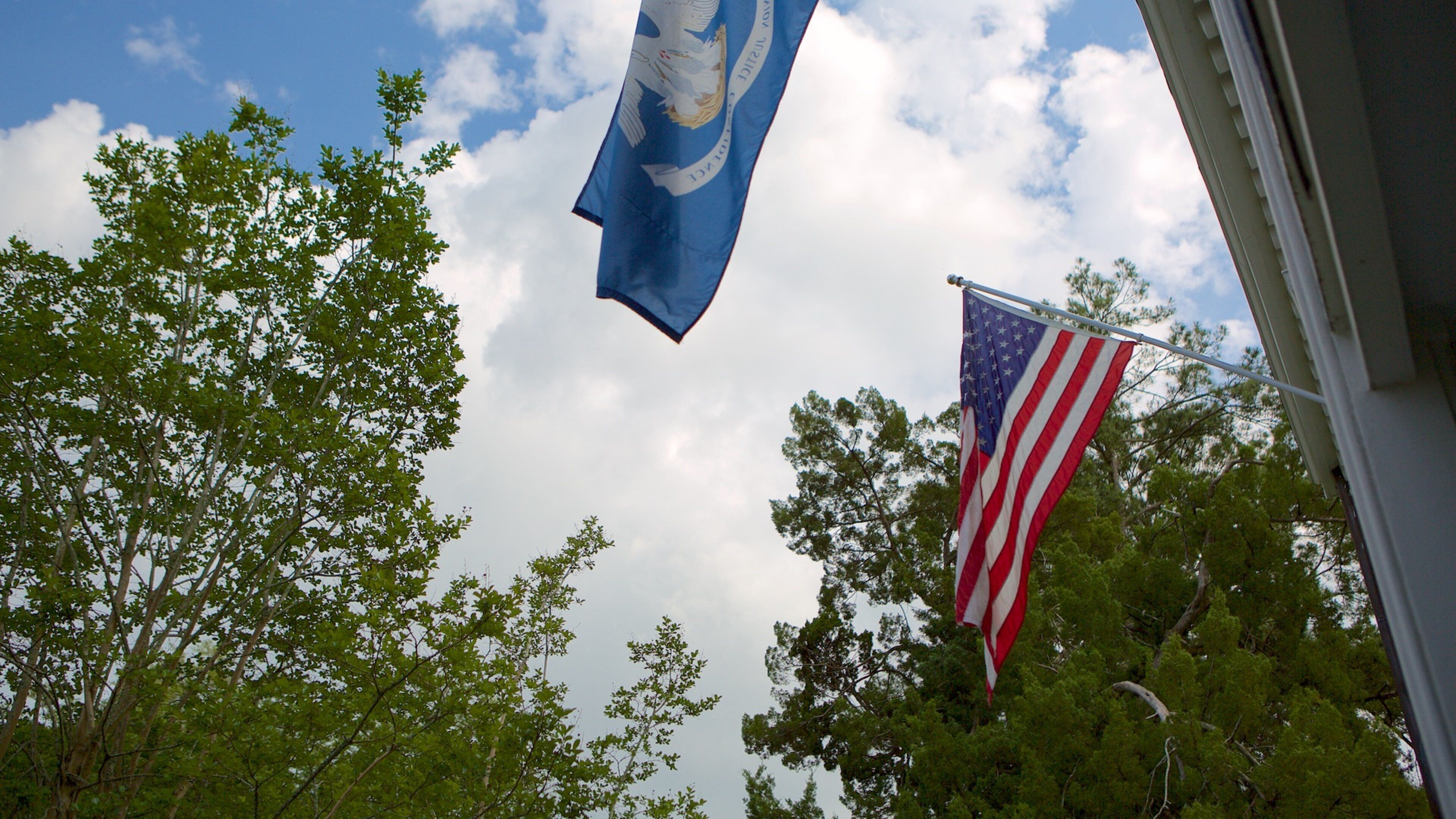 亚历山大木桐楼