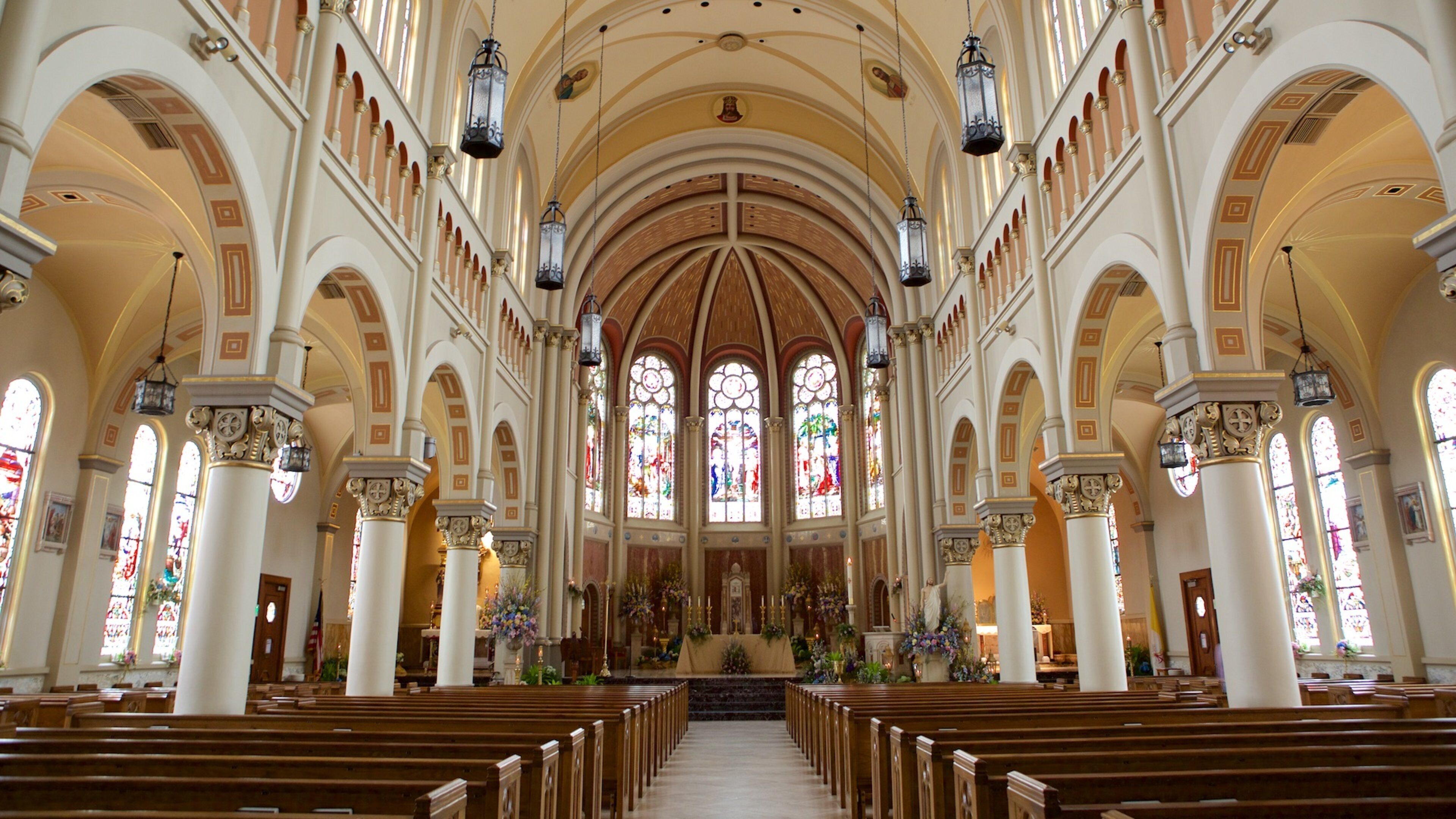 Cathedral of St John que incluye vistas interiores, una iglesia o catedral y aspectos religiosos