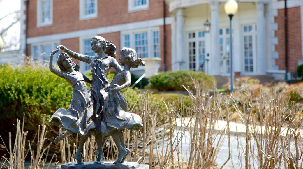 ストラスモア ホール フィーチャー 像あるいは彫刻 と 屋外アート