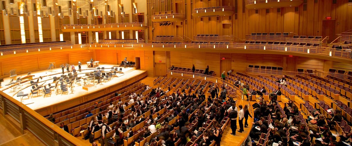 Strathmore Hall presenterar utomhuskonst, interiörer och konst