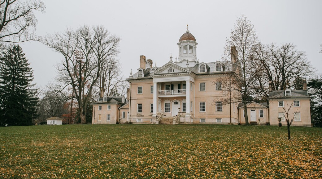 Hampton National Historic Site showing heritage architecture and fall colors