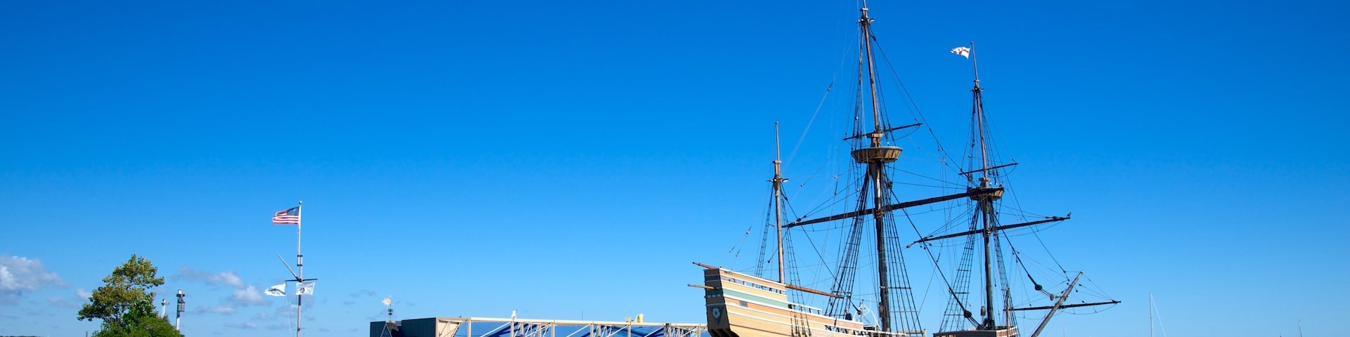 Mayflower II caracterizando uma baía ou porto e paisagens litorâneas