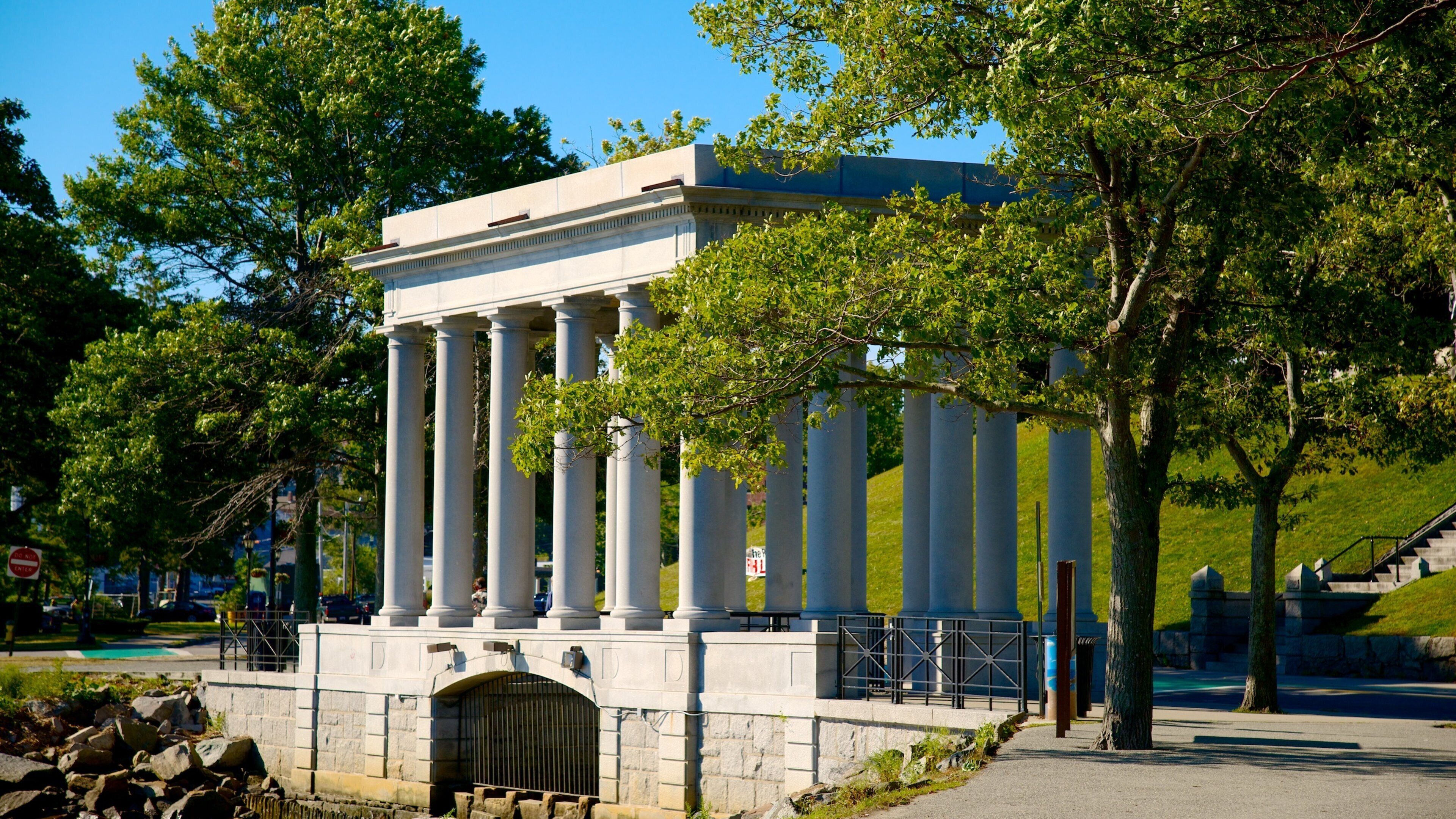 Plymouth Rock som inkluderer park
