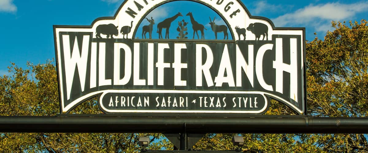 Natural Bridge Wildlife Ranch showing signage