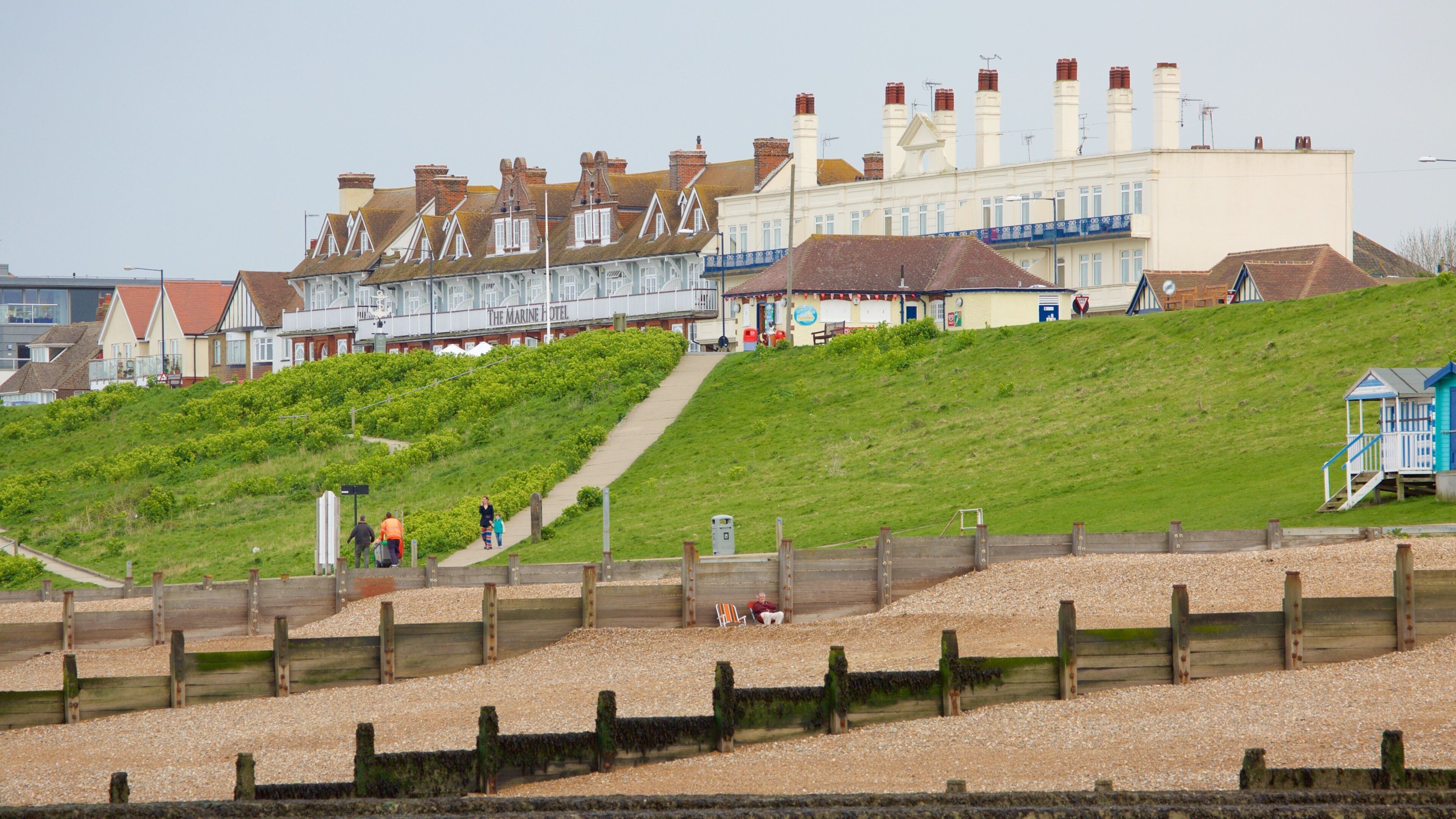 Whitstable Beach som viser strand med småstein