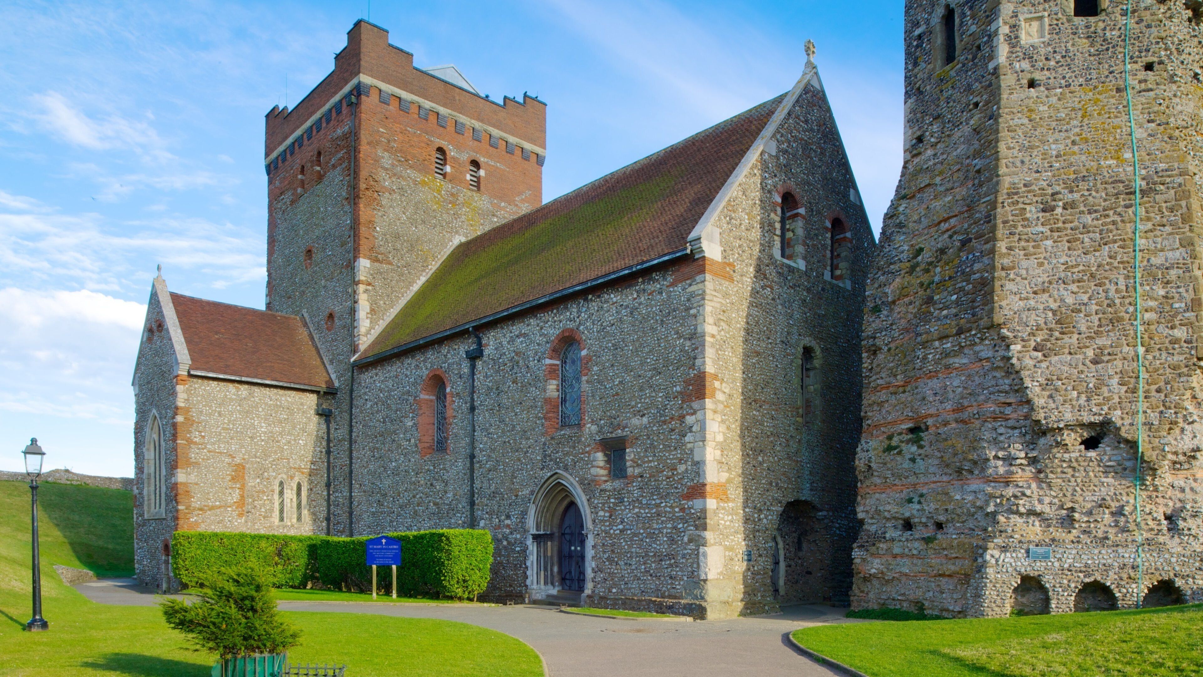 Dover Castle showing a castle and heritage architecture