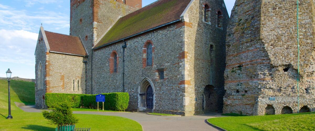 Castillo de Dover mostrando arquitectura patrimonial y un castillo