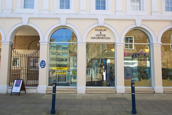 Dover Museum mettant en vedette ville