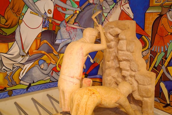 Dover Museum qui includes statue ou sculpture et vues intérieures