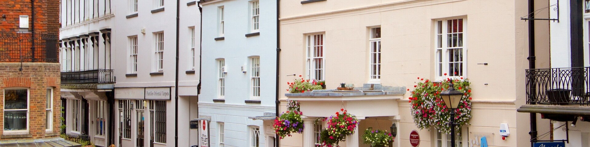 Pantiles que inclui uma casa