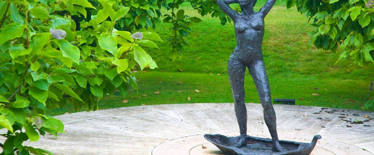 Penshurst Place and Gardens showing outdoor art, a garden and a statue or sculpture