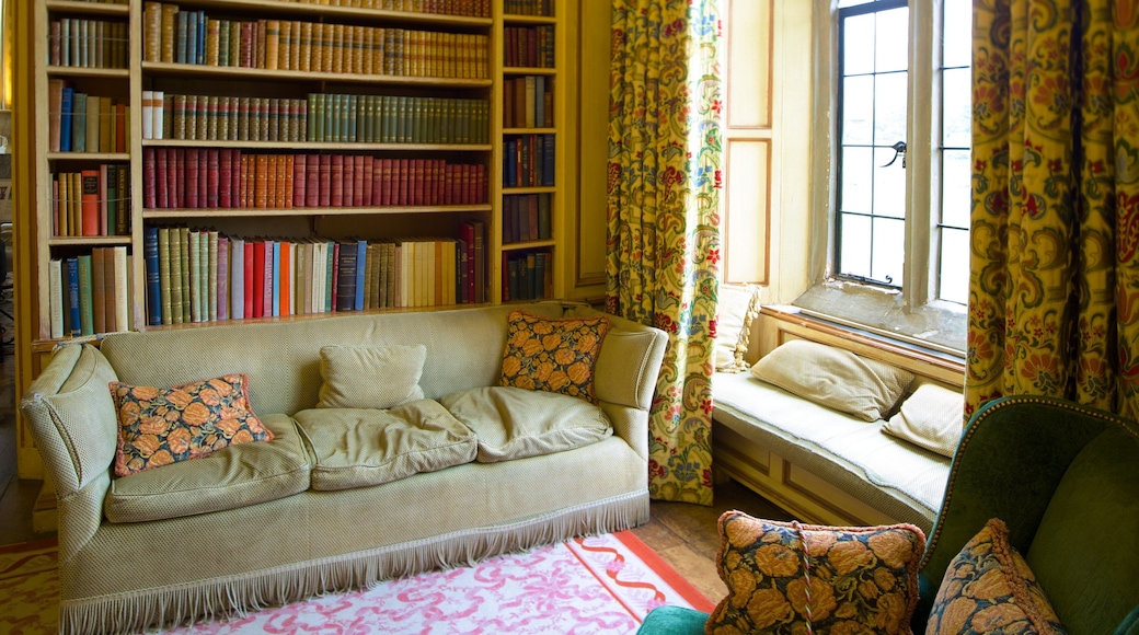 Castillo de Leeds que incluye arquitectura patrimonial, vistas de interior y un castillo