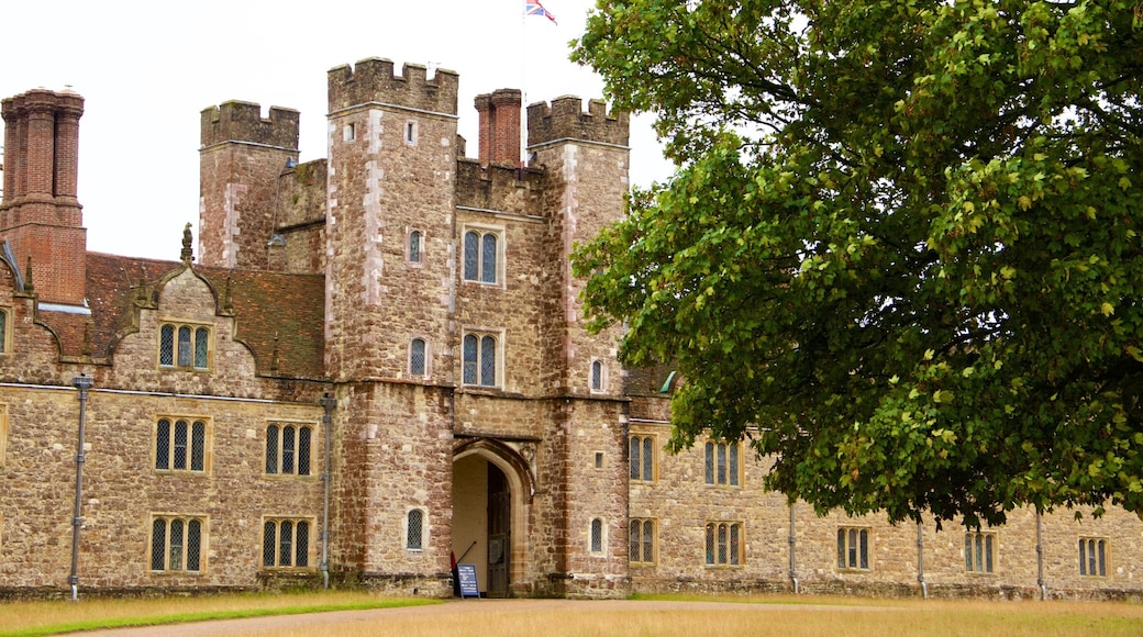 Knole featuring heritage architecture, heritage elements and chateau or palace