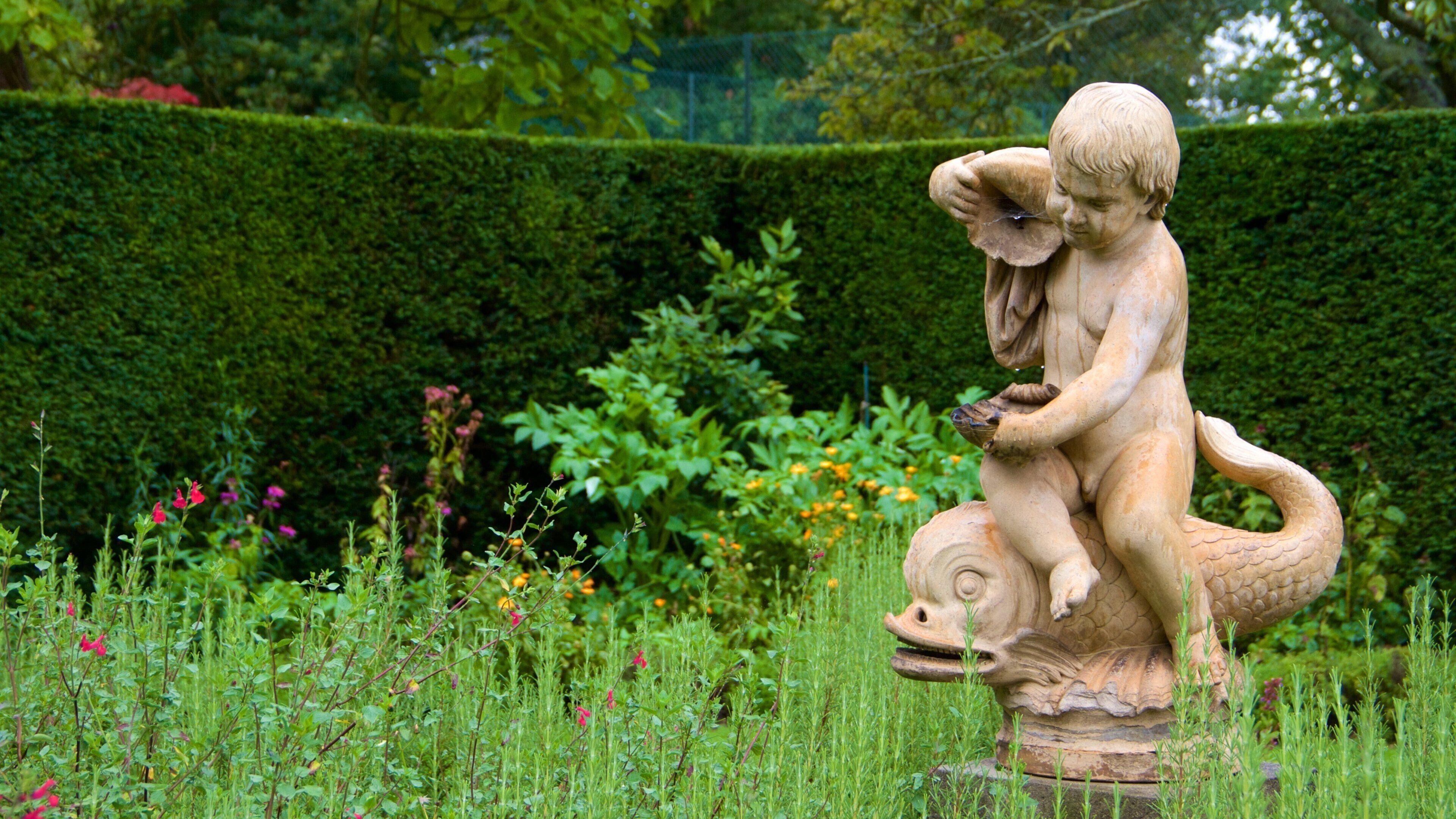 Knole which includes a garden and a statue or sculpture