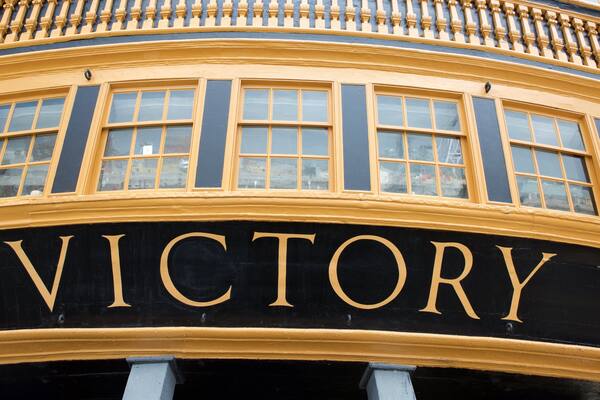 Bateau-musée HMS Victory mettant en vedette signalisation