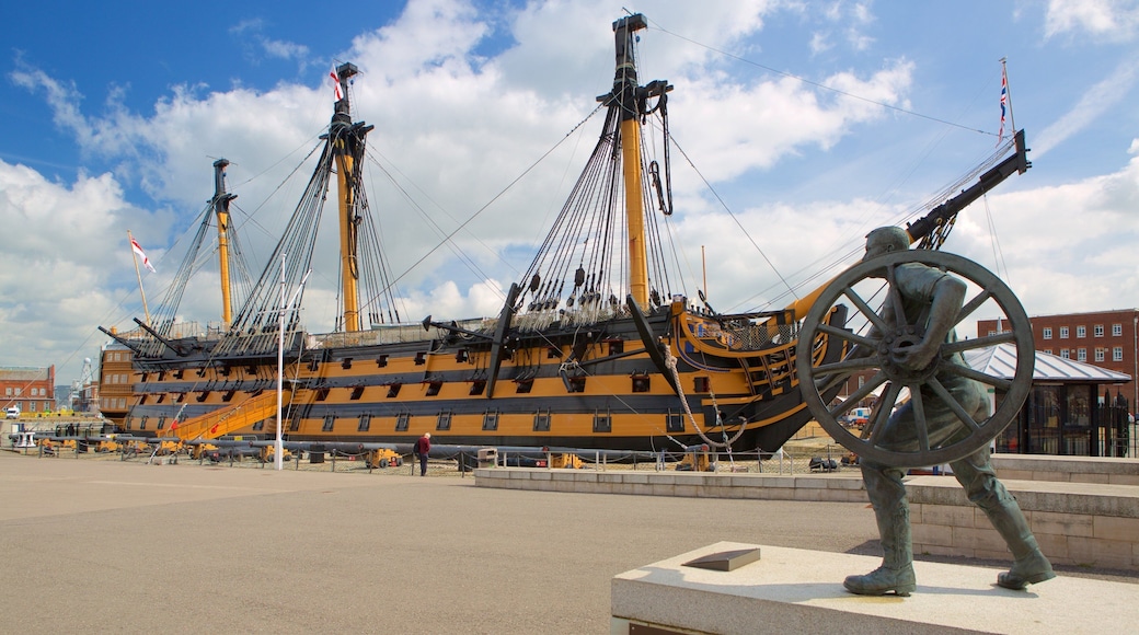HMS Victory bevat historisch erfgoed en een standbeeld of beeldhouwwerk