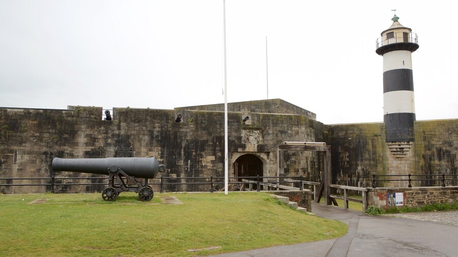 Southsea Castle som viser kulturarvsgenstande, et fyrtårn og slot eller palads