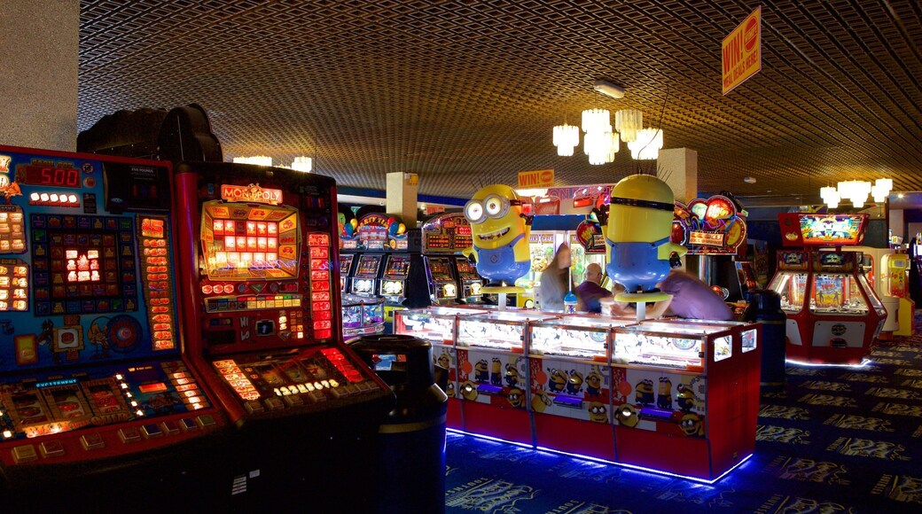 ท่าเรือ Clarence เนื้อเรื่องที่ การตกแต่งภายใน และ คาสิโน