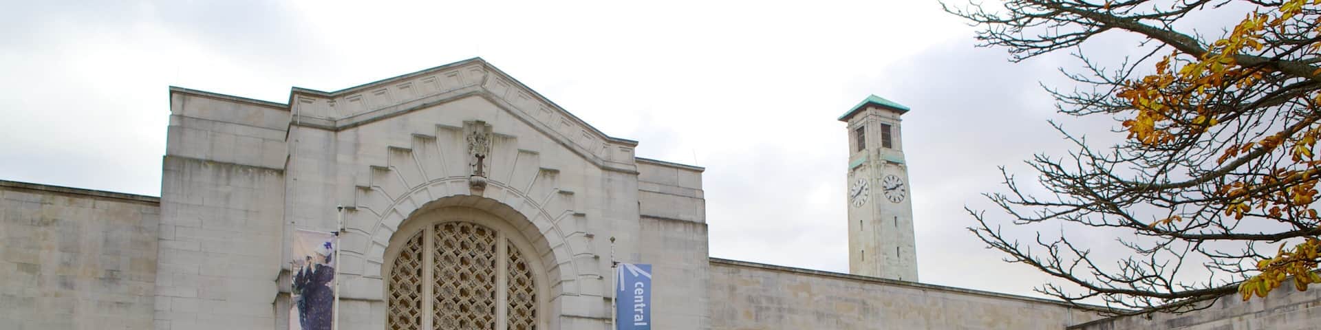 Southampton City Art Gallery which includes heritage architecture, a fountain and a square or plaza