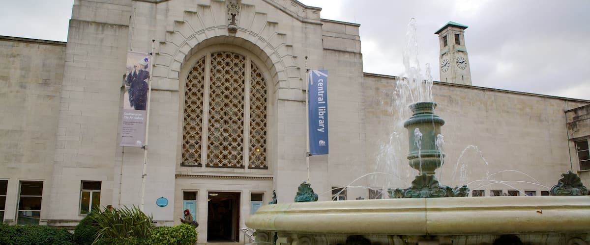 Civic Centre which includes a square or plaza, heritage architecture and a fountain