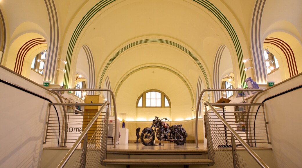 Southampton City Art Gallery showing interior views