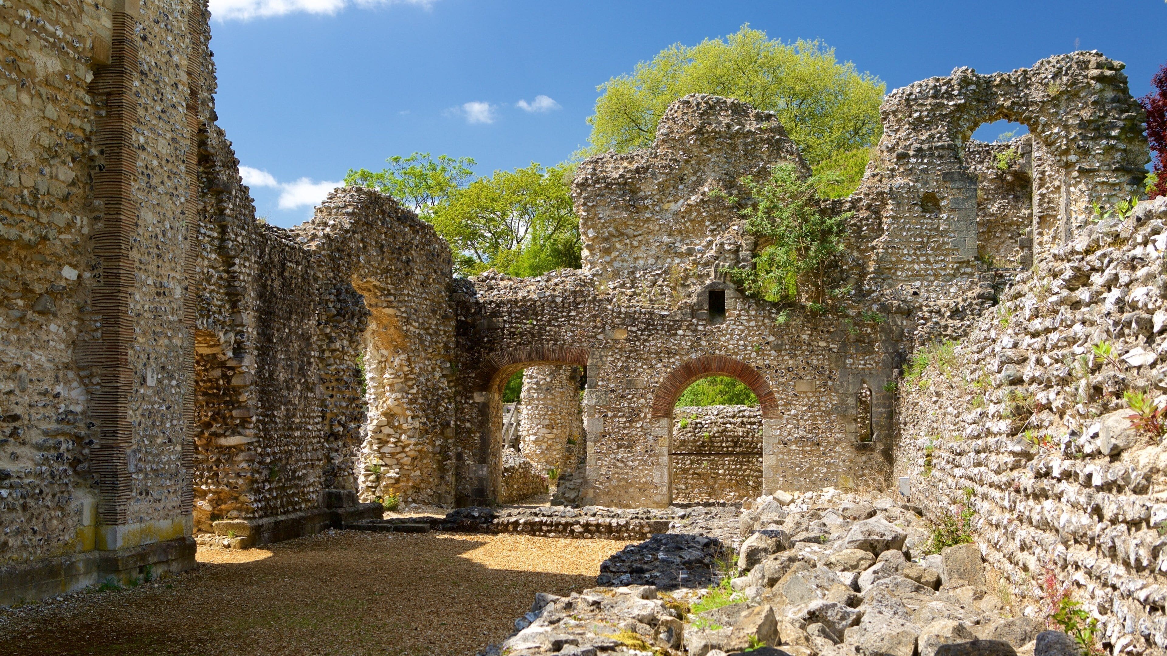 Wolvesey Castle som inkluderer kulturarv, palass og ruiner